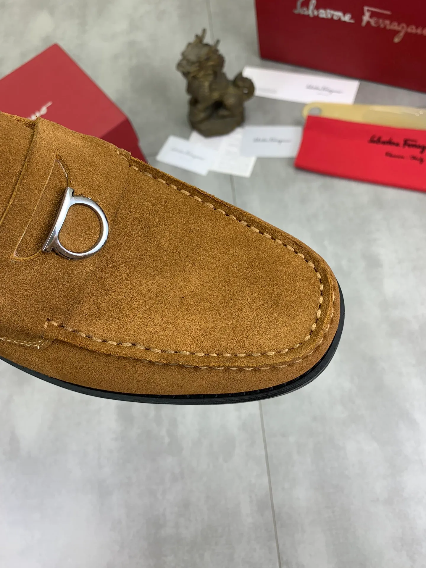 Men's Men's Shoes 💰P460💰[New Style] Water-dyed Niuli 🆘[Salvatore Ferragamo] Ferragamo's latest casual business leather shoes for men! Available at counters simultaneously! The fabric is made of specially imported original calfskin, the lining is made of imported water-dyed cowhide, and the original combination outsole is absolutely luxurious and leads the fashion trend. Matching code: 38-45; black or blue optional